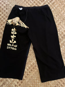 Ladies Size S "Black & Gold Mt. Fuji" Breezy Capri