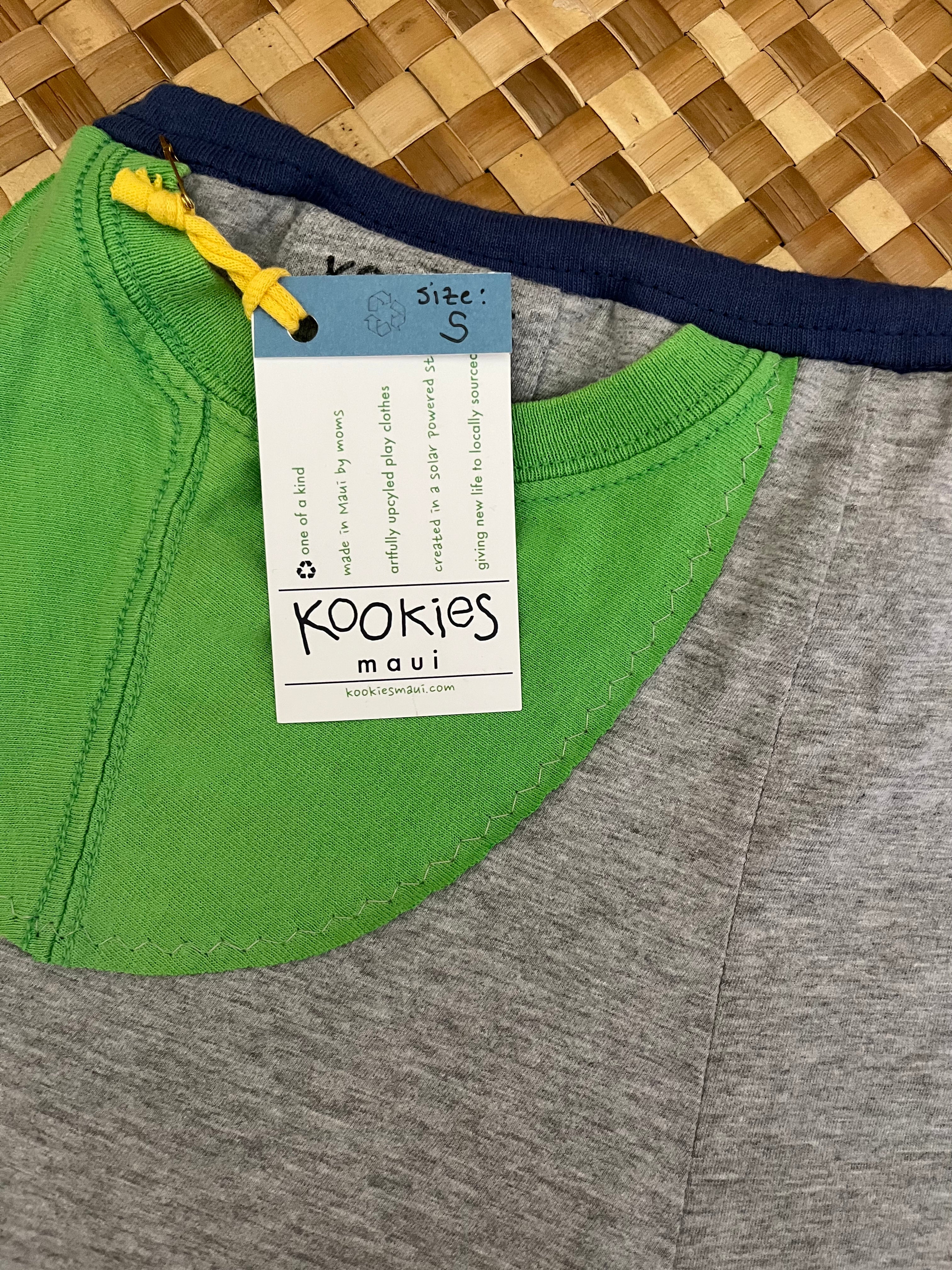 Ladies Size S "Grey & Green Kalo Leaf" Simple Shorty