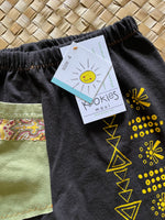 Load image into Gallery viewer, Kids Size 4 &quot;Black &amp; Yellow Olelo&quot; ʻOpihi Picker Pants
