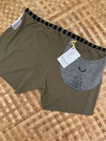 Load image into Gallery viewer, Ladies Size M &quot;Army Green &amp; Pink Roses&quot; Simple Shorty Shorts
