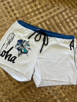 Load image into Gallery viewer, Ladies Size M &quot;White &amp; Blue Aloha Hibiscus&quot; Simple Shorty
