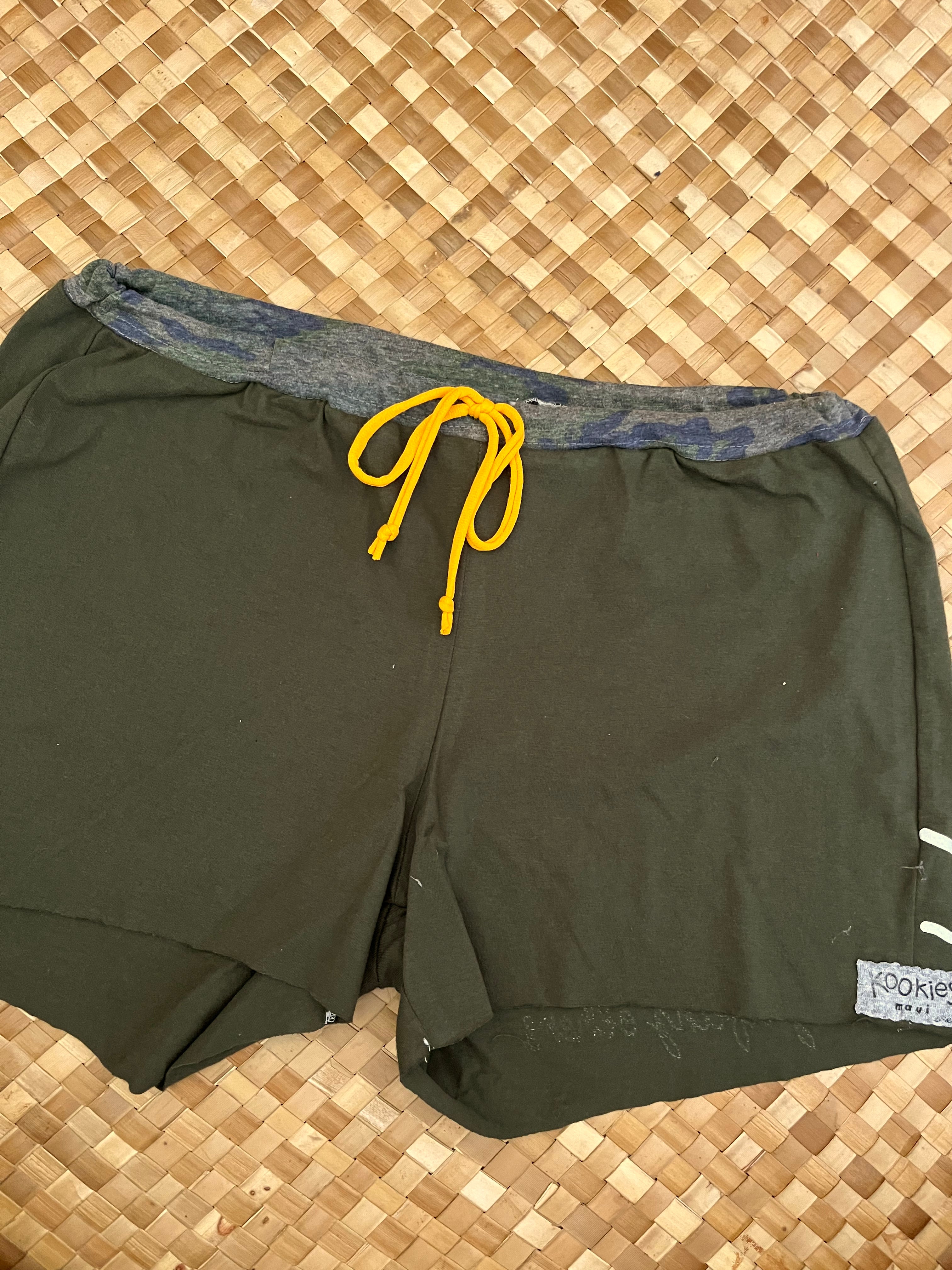 Ladies Size L "We Rise By Lifting Others" Simple Shorty