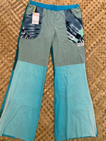 Load image into Gallery viewer, Ladies Size L &quot;Blue Turtle&quot; Flutter Pants
