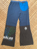 Load image into Gallery viewer, Ladies Size M &quot;Black &amp; Blue Maui&quot; Flutter Pants
