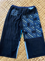 Load image into Gallery viewer, Ladies Size M &quot;Black &amp; Blue Kamoda Store&quot; Breezy Capri
