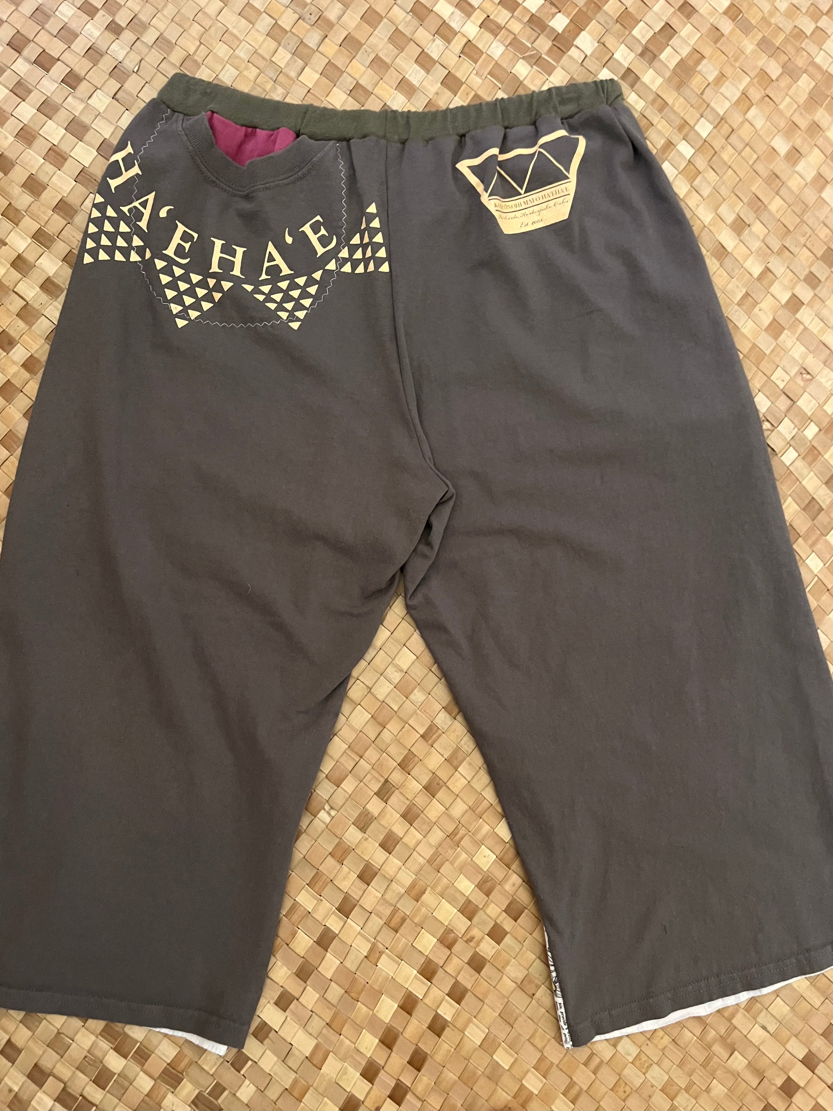 Ladies Size L "Pink Camo Ukuleke and Hula" Breezy Capri