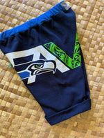 Load image into Gallery viewer, Kids Size 4 "Blue &amp; Green Seahawks" Beach Comber Shorts
